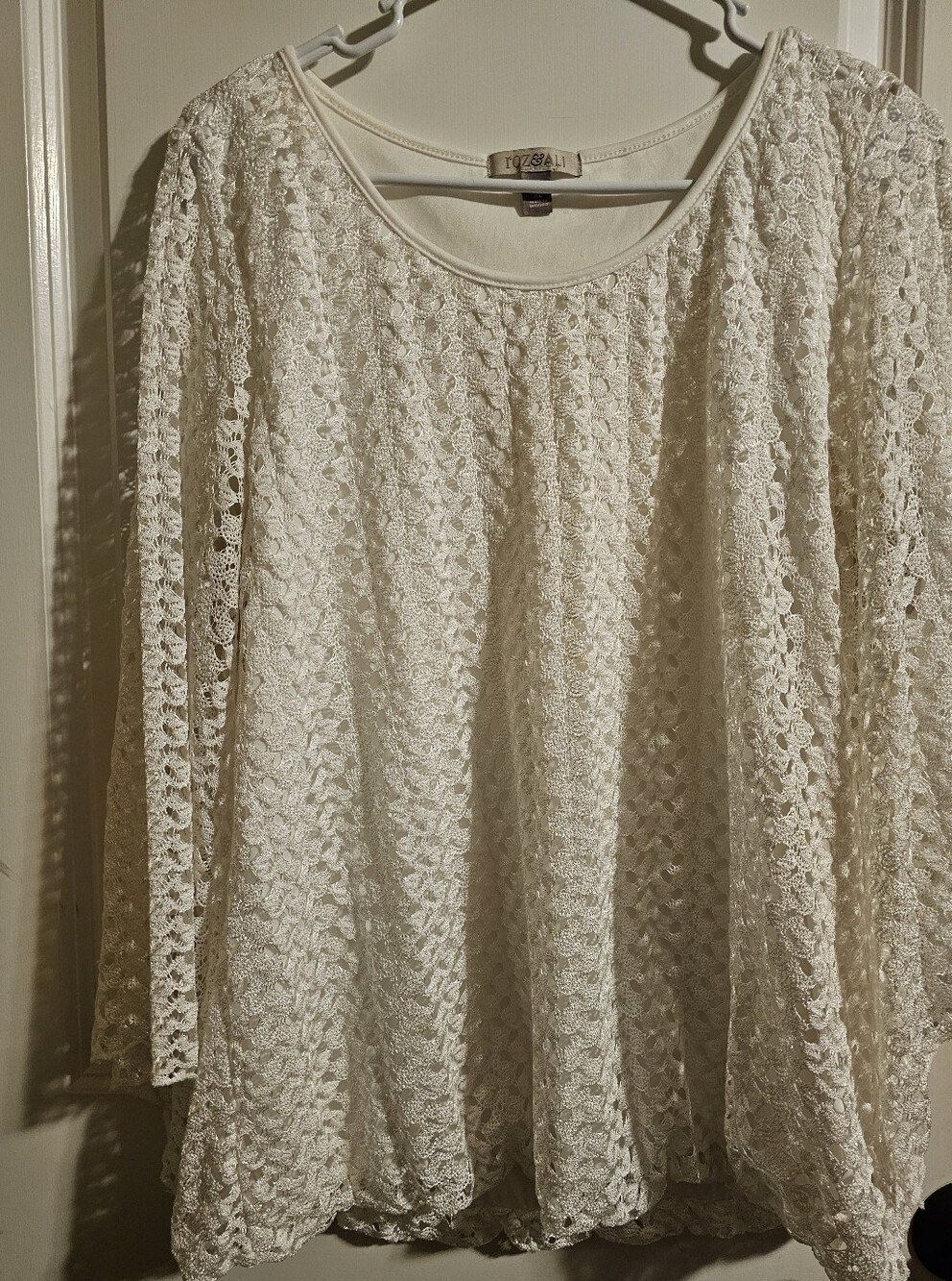Roz & Ali Ivory Lace Long Sleeve Top